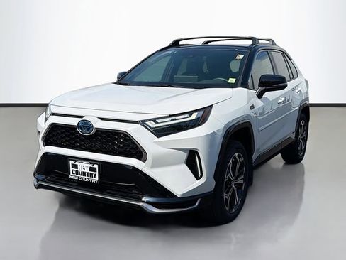 Used 2023 Toyota RAV4 XSE w/ Weather Package AWD/4WD image 3