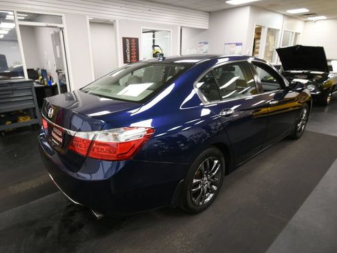 Used 2024 Subaru Crosstrek 2.0i Premium AWD/4WD image 8