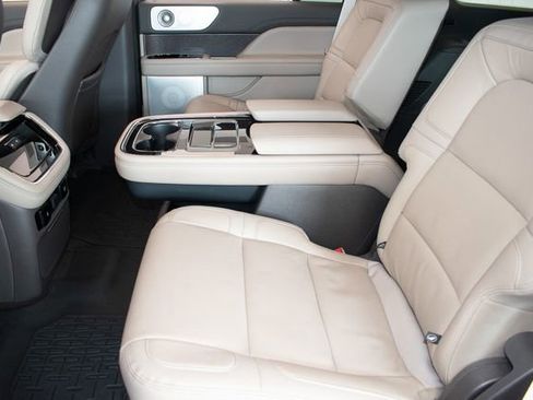 Used 2023 Lincoln Navigator Reserve AWD/4WD image 19