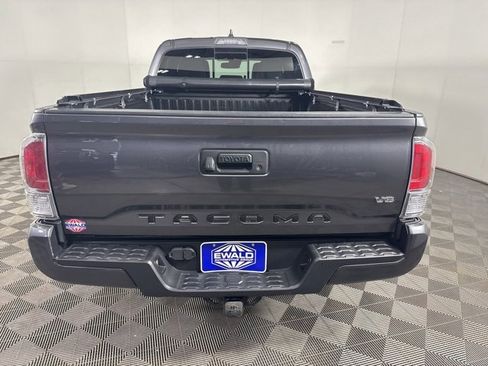 Used 2020 Toyota Tacoma w/ TRD Off-Road Package image 17
