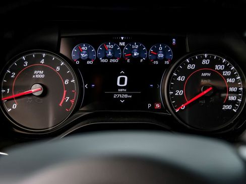 Used 2019 Chevrolet Camaro ZL1 RWD image 18