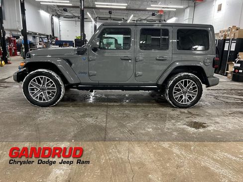 Used 2023 Jeep Wrangler Unlimited Sahara image 1