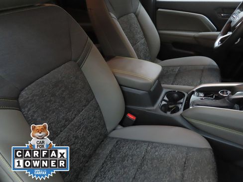 Used 2024 Chevrolet Colorado ZR2 w/ Technology Package AWD/4WD image 27