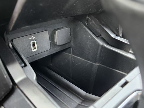 Used 2018 Ford Explorer XLT w/ Equipment Group 201A image 9