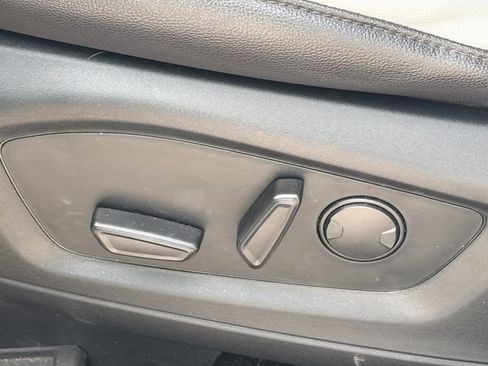Used 2021 Ford Explorer XLT w/ Equipment Group 202A RWD image 17