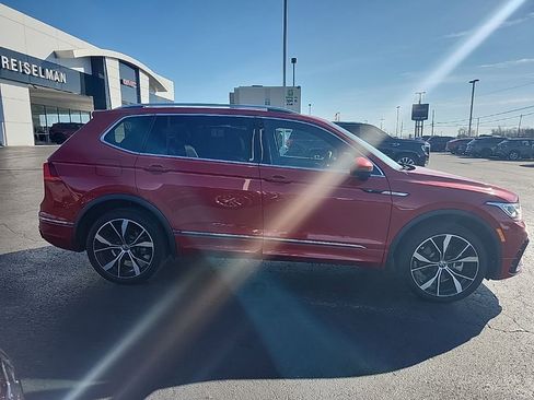 Used 2024 Volkswagen Tiguan SEL R-Line image 2