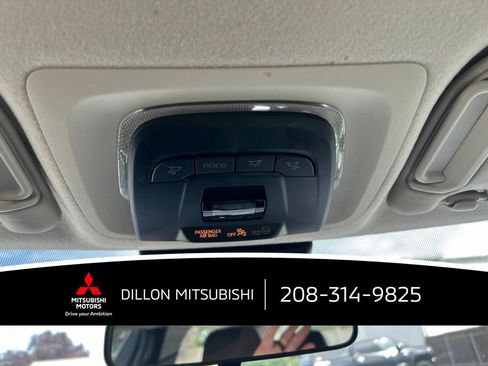Used 2025 Toyota Corolla LE FWD image 5