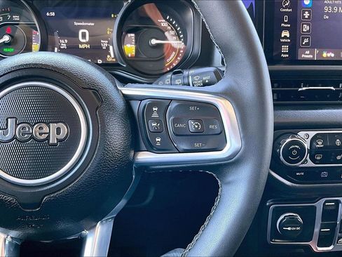 Used 2025 Jeep Wrangler Unlimited Sahara AWD/4WD image 7