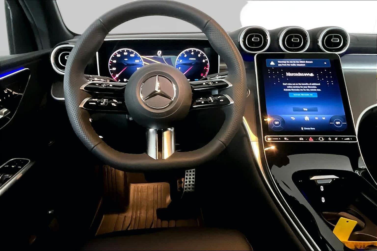 Used 2025 Mercedes-Benz GLC 300 4MATIC image 6