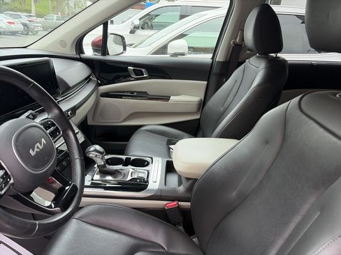 Used 2023 Kia Carnival EX FWD image 10