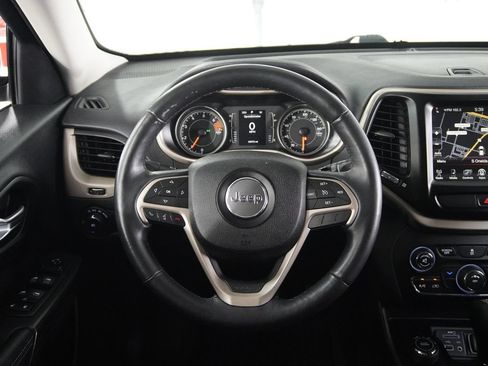 Used 2016 Jeep Cherokee Latitude w/ Cold Weather Group AWD/4WD image 13