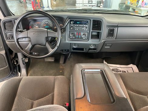 Used 2005 Chevrolet Silverado 3500 LS w/ Heavy-Duty Power Package AWD/4WD image 10