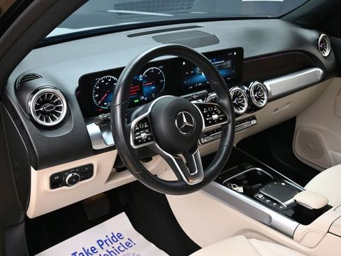 Used 2023 Mercedes-Benz EQB 300 4MATIC w/ Exclusive Package image 17