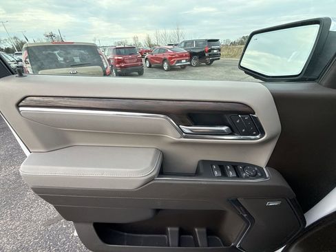 Certified 2025 GMC Sierra 1500 SLT w/ SLT Premium Package image 29