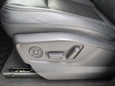 Used 2019 Audi Q8 Prestige image 10