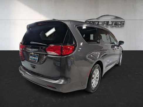Used 2017 Chrysler Pacifica Touring w/ Tire & Wheel Group image 10