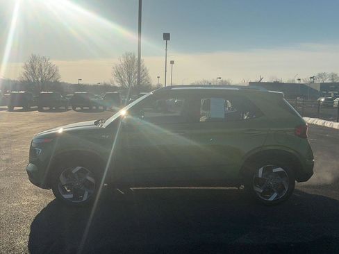 Certified 2024 Hyundai Venue SEL image 12