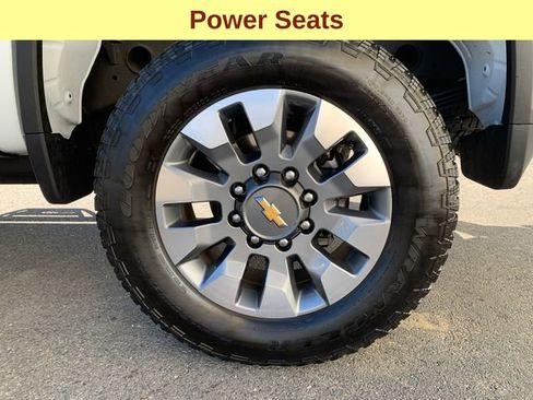 Used 2024 Chevrolet Silverado 2500 Custom w/ Custom Value Package image 9