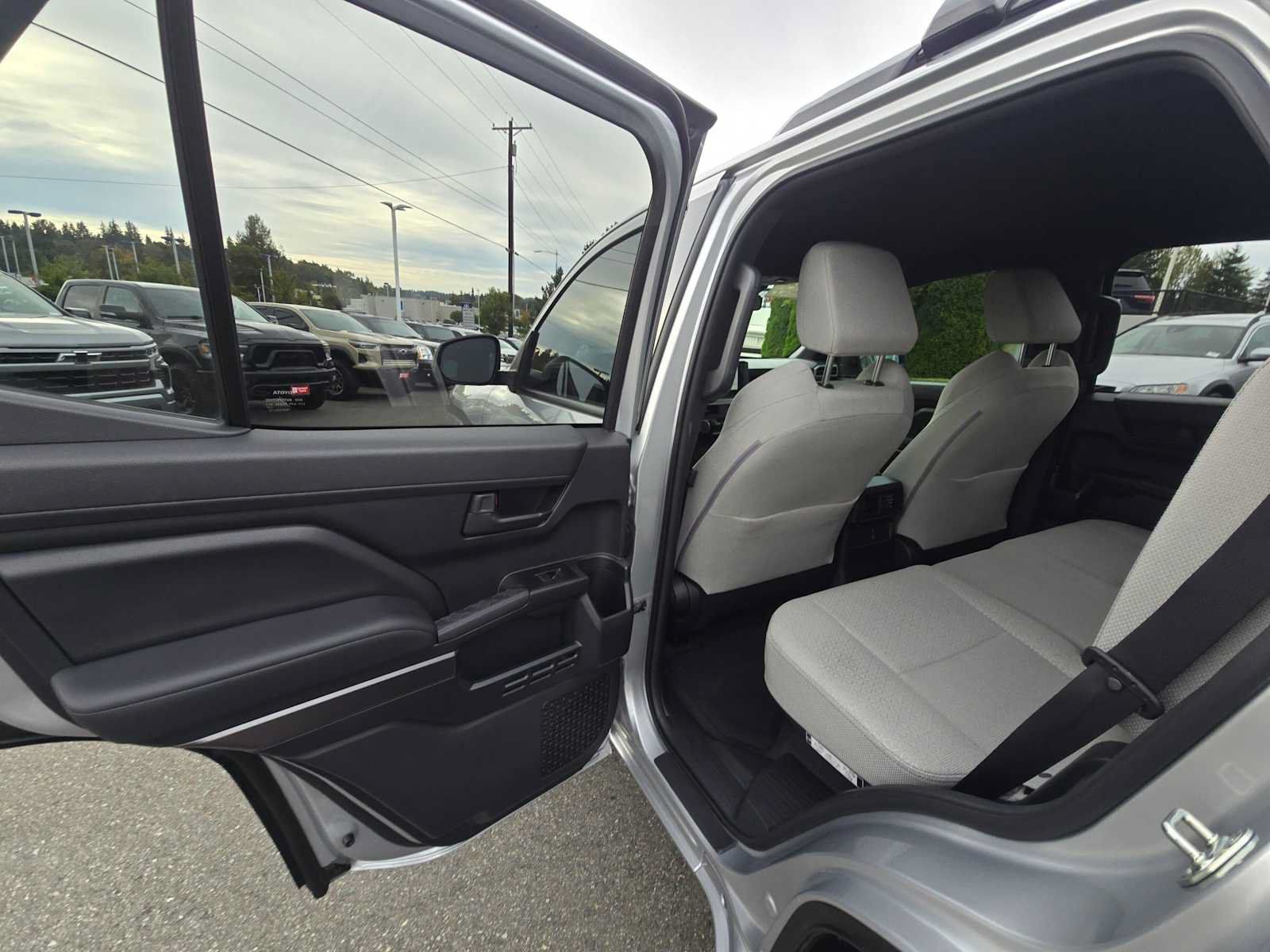 Certified 2025 Toyota 4Runner SR5 AWD/4WD image 15