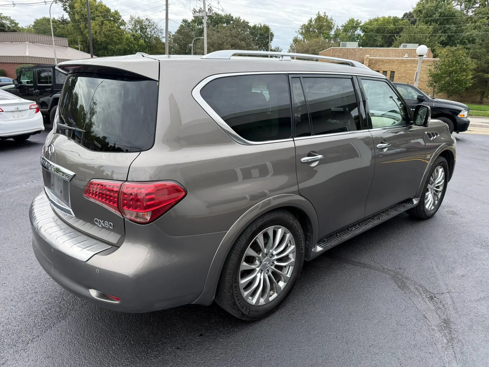 Used 2017 INFINITI QX80 2WD w/ Driver Assistance Package image 5