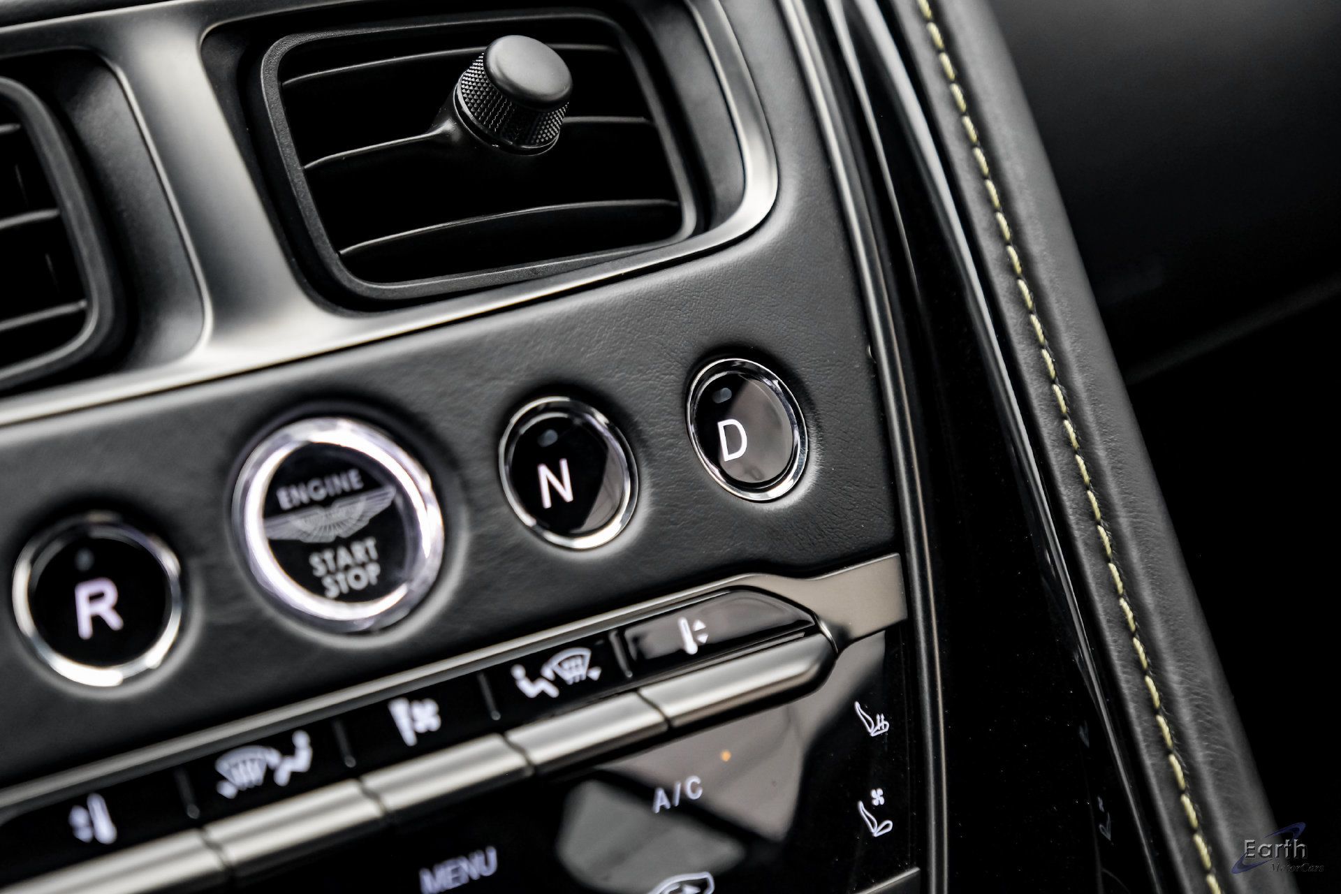 Used 2019 Aston Martin DBS Superleggera RWD image 75