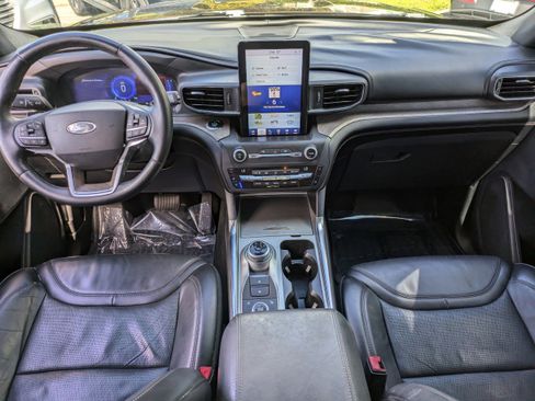 Used 2020 Ford Explorer Platinum w/ Premium Technology Package image 15