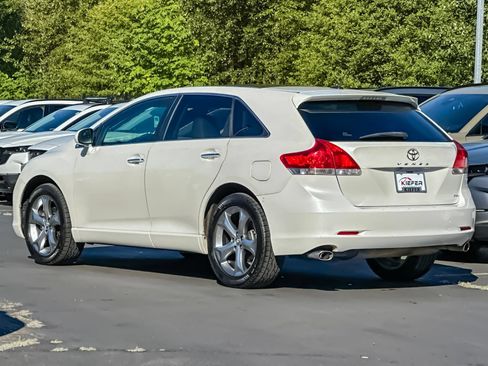 Used 2010 Toyota Venza AWD image 5