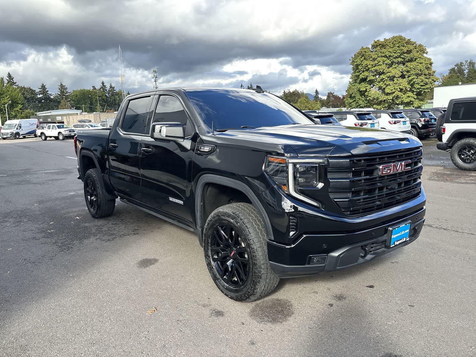 Used 2025 GMC Sierra 1500 Elevation w/ Elevation Premium Package AWD/4WD image 5