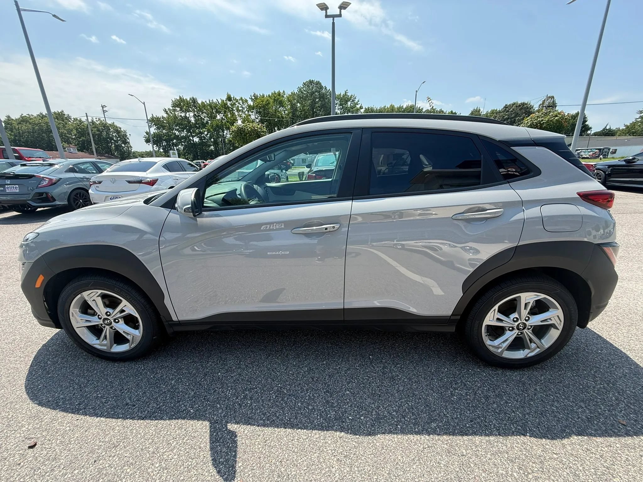 Used 2023 Hyundai Kona SEL w/ Cargo Package FWD image 4