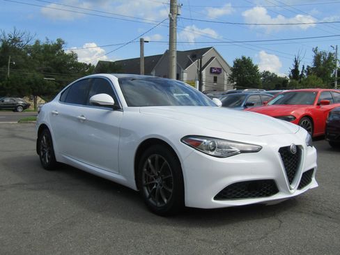 Used 2018 Alfa Romeo Giulia AWD image 1