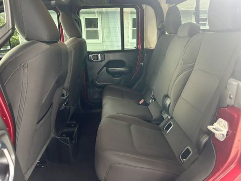 Used 2022 Jeep Gladiator Sport AWD/4WD image 11