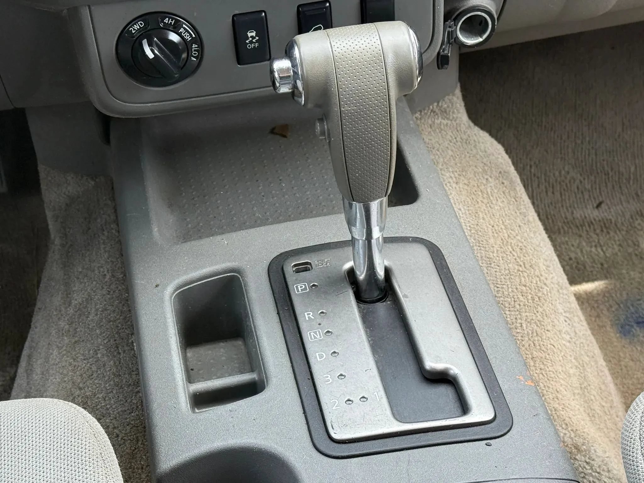 Used 2012 Nissan Frontier SV AWD/4WD image 26