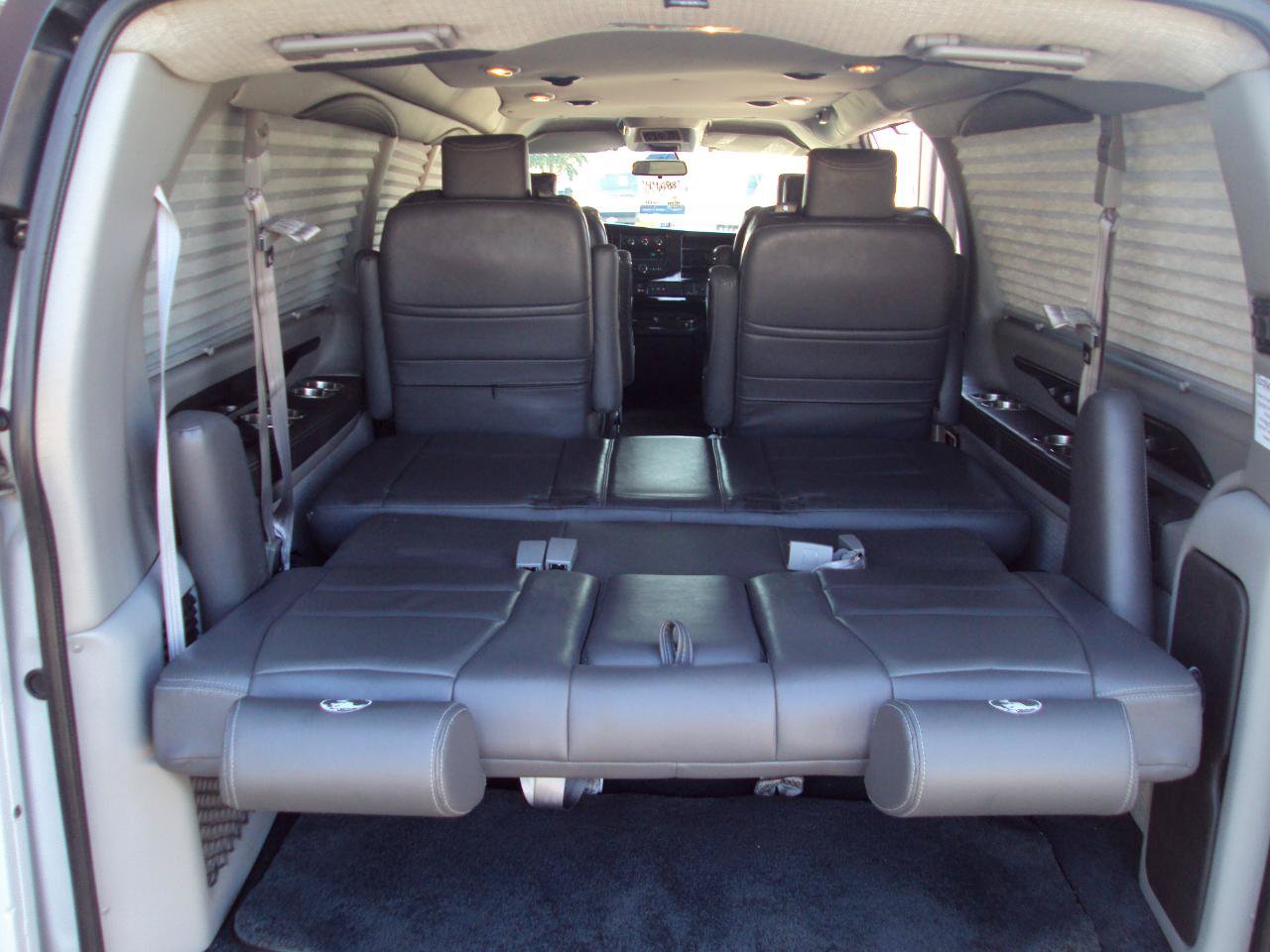 Used 2023 Chevrolet Express 2500 Extended RWD image 11