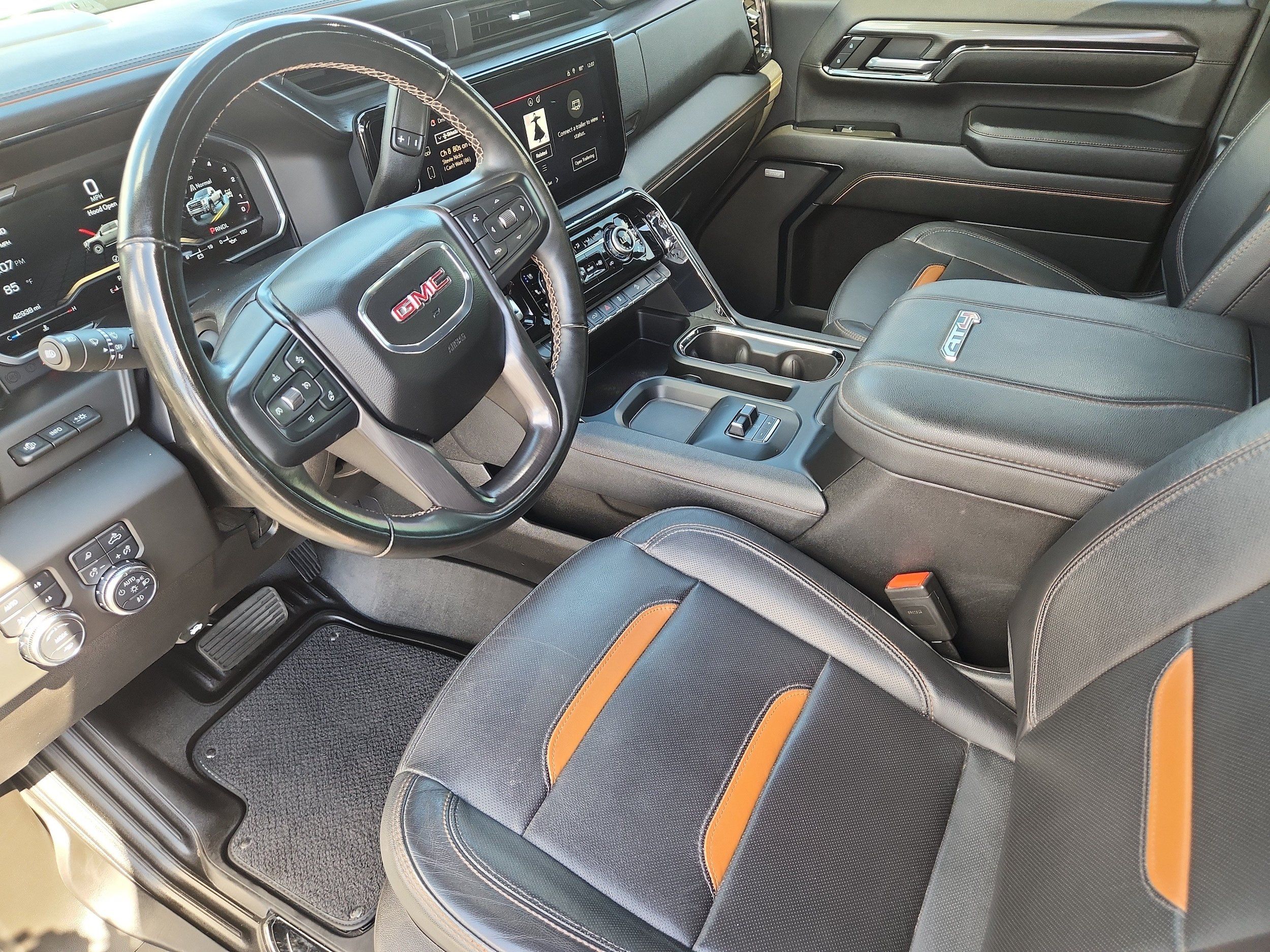 Used 2024 GMC Sierra 2500 AT4 w/ Technology Package AWD/4WD image 9