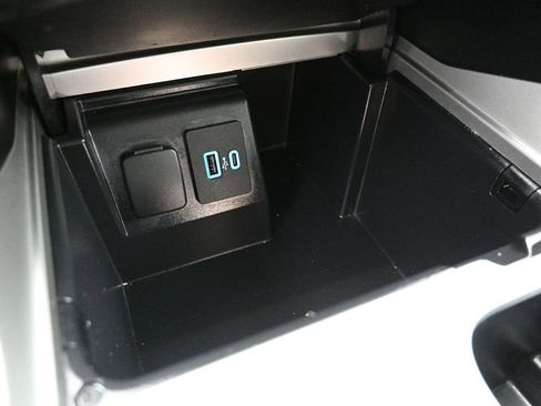 Used 2022 Ford Explorer XLT image 18