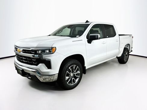 Used 2023 Chevrolet Silverado 1500 LT AWD/4WD image 3