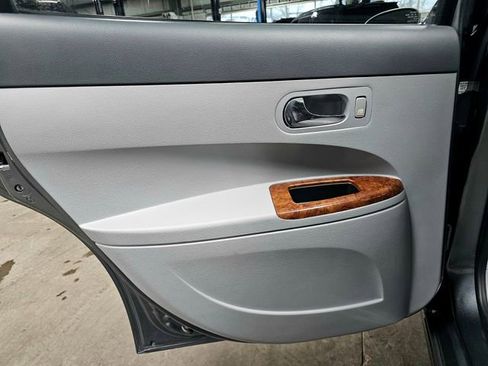 Used 2005 Buick LaCrosse CXS w/ Chrome Appearance Package image 21