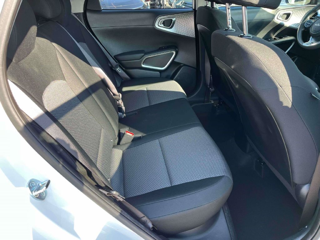 Used 2025 Kia Soul LX w/ LX Technology Package FWD image 9