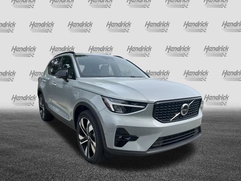 Used 2024 Volvo XC40 B5 Plus w/ Protection Package Premier AWD/4WD image 2