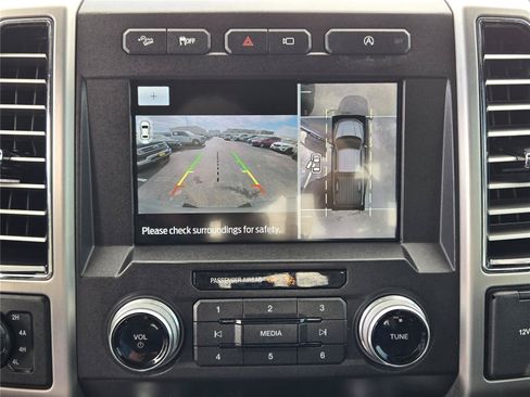 Used 2019 Ford F150 Platinum w/ Equipment Group 701A Luxury AWD/4WD image 17