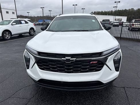 Used 2025 Chevrolet Trax RS w/ Driver Confidence Package image 3