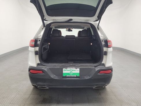 Used 2018 Jeep Cherokee Latitude Plus w/ Comfort/Convenience Group image 29