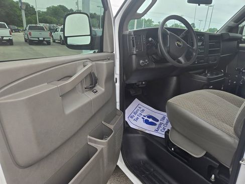 Used 2021 Chevrolet Express 2500 RWD image 6