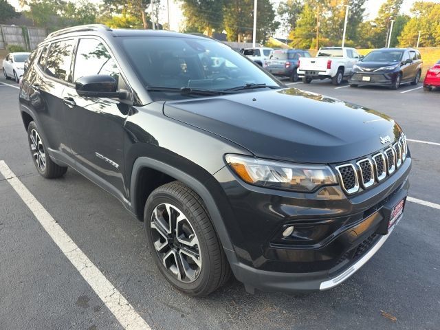 Used 2023 Jeep Compass Limited w/ Sun and Sound Group AWD/4WD image 3