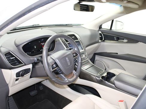 Used 2019 Lincoln Nautilus Select image 25