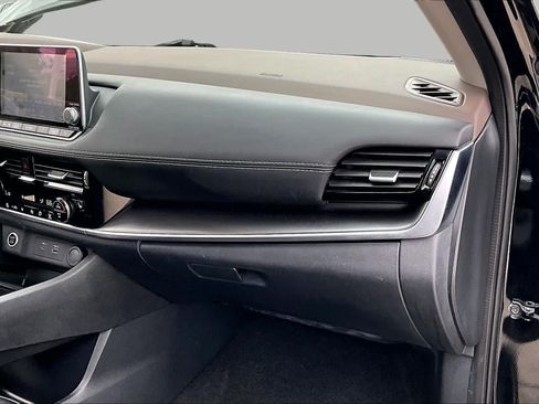 Used 2021 Nissan Rogue SV w/ Premium Package FWD image 18