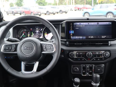 Used 2025 Jeep Wrangler Unlimited Sahara w/ Safety Group AWD/4WD image 13