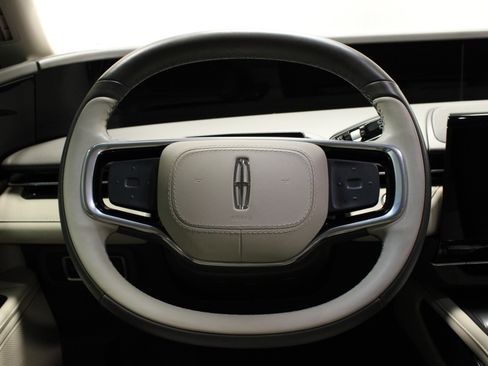 Used 2024 Lincoln Nautilus Premier image 20