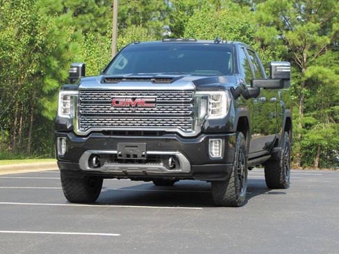 Used 2023 GMC Sierra 3500 Denali w/ Denali Black Diamond Edition AWD/4WD image 8