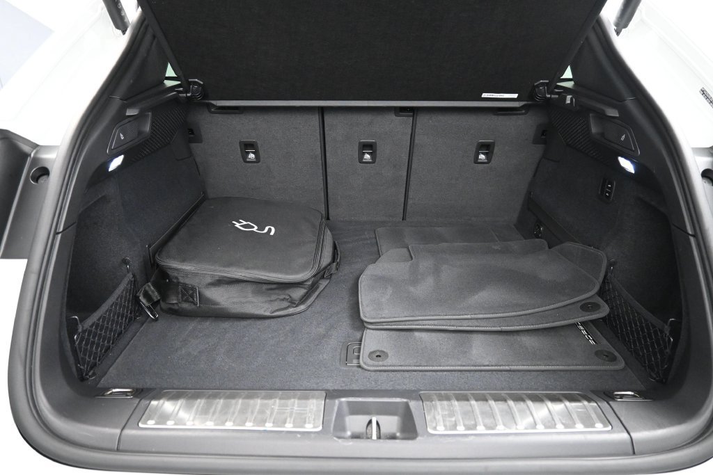 Certified 2024 Porsche Macan 4 Electric AWD/4WD image 26